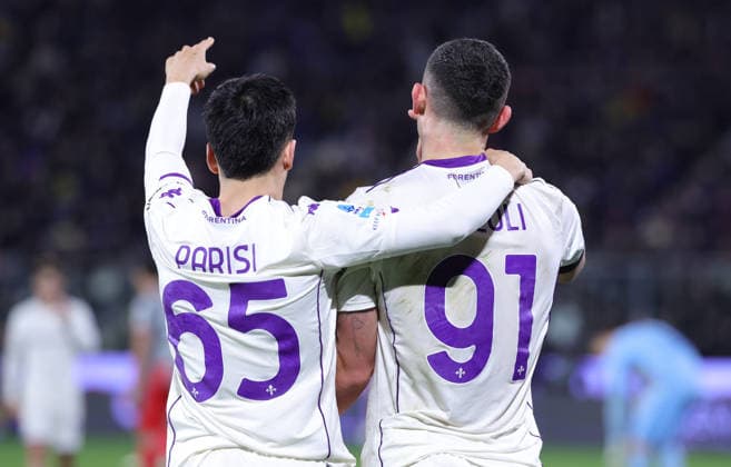 Fiorentina s players jubilates after scoring the goal 0-2 during the Serie A soccer match between Cremonese and Fiorentina at the Giovanni Zini Stadium in Cremona Italy - Monday, 16 march 2026. - Soccer .  Copyright: xAlbertoxMariani LaPressex
