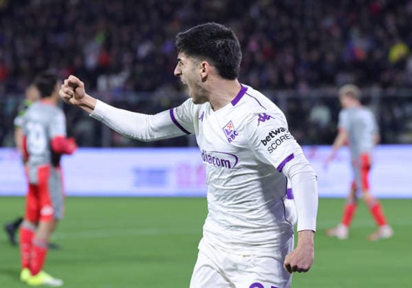 Fiorentina s Fabiano Parisi jubilates after scoring the goal 0-1 during the Serie A soccer match between Cremonese and Fiorentina at the Giovanni Zini Stadium in Cremona Italy - Monday, 16 march 2026. - Soccer .  Copyright: xAlbertoxMariani LaPressex