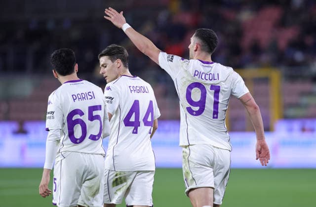 Fiorentina s players jubilates after scoring the goal 0-2 during the Serie A soccer match between Cremonese and Fiorentina at the Giovanni Zini Stadium in Cremona Italy - Monday, 16 march 2026. - Soccer .  Copyright: xAlbertoxMariani LaPressex