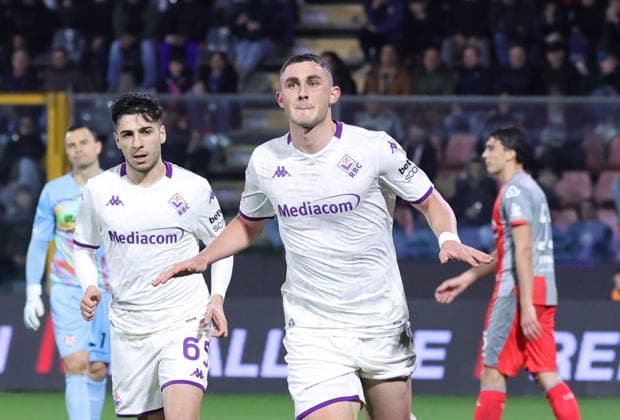 Fiorentina s Roberto Piccoli jubilates after scoring the goal 0-2 during the Serie A soccer match between Cremonese and Fiorentina at the Giovanni Zini Stadium in Cremona Italy - Monday, 16 march 2026. - Soccer .  Copyright: xAlbertoxMariani LaPressex