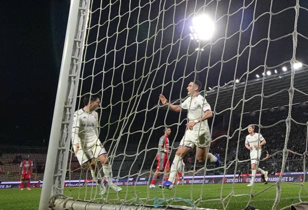 Fiorentina s players jubilates after scoring the goal 0-2 during the Serie A soccer match between Cremonese and Fiorentina at the Giovanni Zini Stadium in Cremona Italy - Monday, 16 march 2026. - Soccer .  Copyright: xAlbertoxMariani LaPressex