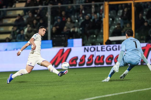 US Cremonese v ACF Fiorentina - Serie A Roberto Piccoli of ACF Fiorentina scores the second goal for his team during the Serie A football match between US Cremonese and ACF Fiorentina at Giovanni Zini Stadium in Cremona, Italy, on March 16, 2026. Cremona Italy  Copyright: xEmanuelexComincinix originalFilename:comincini-uscremon260316_npIq1.jpg