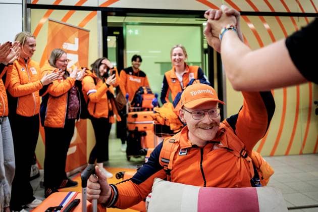 SCHIPHOL - Paralympian Thijn Speksnijder upon arrival at Schiphol with TeamNL on the day after the closing ceremony of the Paralympic Games in Milan and Cortina. RAMON VAN FLYMEN ANP netherlands out - belgium out Schiphol xVIxxIVx 553563314 originalFilename: 553563314.jpg