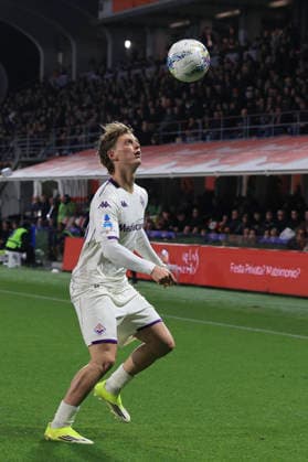 March 16, 2026, Cremona: ACF Fiorentina s Albert Guomundsson play the ball during the italian soccer,Serie A match between US Cremonese vs ACF Fiorentina on March 16, 2026 at the Giovanni Zini stadium in Cremona, Italy. ANSA . Serie A: Cremonese Vs Fiorentina  - ZUMAa110 20260316_zaf_a110_057 Copyright: xDavidexCasentinix