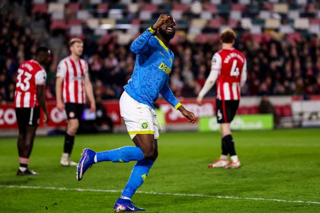 BRENTFORD, ENGLAND - MARCH 16: Tolu Arokodare of Wolverhampton Wanderers celebrates after scoring his team s second goal during the Premier League match between Brentford and Wolverhampton Wanderers at Gtech Community Stadium on March 16, 2026 in Brentford, England.  Copyright: xRenexNijhuis MBxMediax