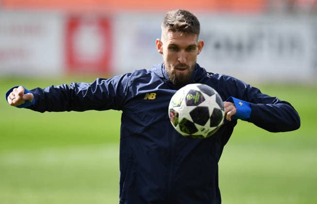 16 03 2026, xophax, Football , UEFA Champions League , 2025 2026 , Bayer Leverkusen training ahead of second leg against Arsenal London Robert Andrich Bayer Leverkusen Leverkusen