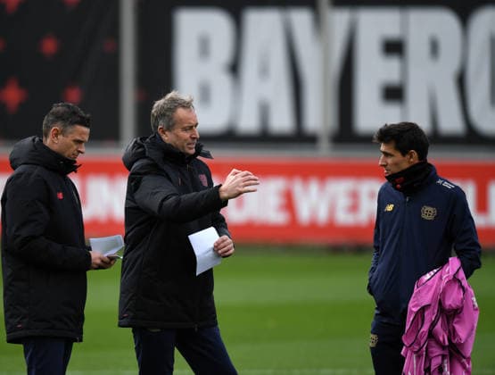 16 03 2026, xophax, Football , UEFA Champions League , 2025 2026 , Bayer Leverkusen training before the second leg against Arsenal London coach Kasper Hjulmand , center Bayer 04 Leverkusen and co-coach Rogier Meuer , left Bayer 04 and Sergi Runge , right Bayer 04 Leverkusen Leverkusen