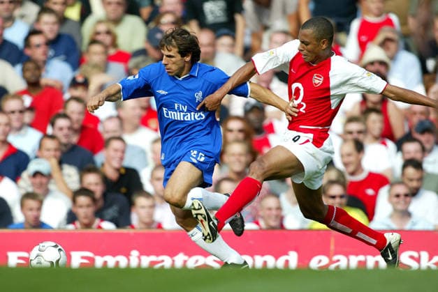 Chelsea V Arsenal, Premier League Gianfranco Zola of Chelsea and Gilberto Silva of Arsenal challenge during the Premier League match between Chelsea and Arsenal at Stamford Bridge on September 1, 2002 in London, England. London Stamford Bridge England United Kingdom Copyright: xAllstarxPicturexLibraryxLtdx