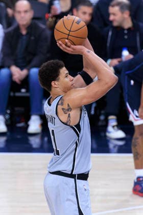 March 16, 2026, Inglewood, California, USA: Carter Bryant 11 of the San Antonio Spurs at the free throw line during their regular season NBA, Basketball Herren, USA game against the Los Angeles Clippers on Monday March 16, 2026 at Intuit Dome in Inglewood, California. Clippers lose to Spurs, 119-115. ARIANA RUIZ PI Inglewood USA - ZUMAp124 20260316_zaa_p124_036 Copyright: xArianaxRuizx