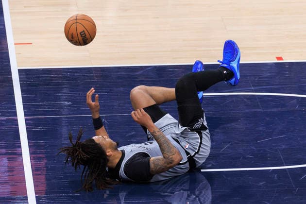 March 16, 2026, Inglewood, California, USA: Stephon Castle 5 of the San Antonio Spurs gets fouled during their regular season NBA, Basketball Herren, USA game against the Los Angeles Clippers on Monday March 16, 2026 at Intuit Dome in Inglewood, California. Clippers lose to Spurs, 119-115. ARIANA RUIZ PI Inglewood USA - ZUMAp124 20260316_zaa_p124_038 Copyright: xArianaxRuizx