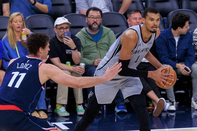 March 16, 2026, Inglewood, California, USA: Victor Wembanyama 1 of the San Antonio Spurs receives the ball as Brook Lopez 11 of the Los Angeles Clippers defends during their regular season NBA, Basketball Herren, USA game on Monday March 16, 2026 at Intuit Dome in Inglewood, California. Clippers lose to Spurs, 119-115. ARIANA RUIZ PI Inglewood USA - ZUMAp124 20260316_zaa_p124_039 Copyright: xArianaxRuizx