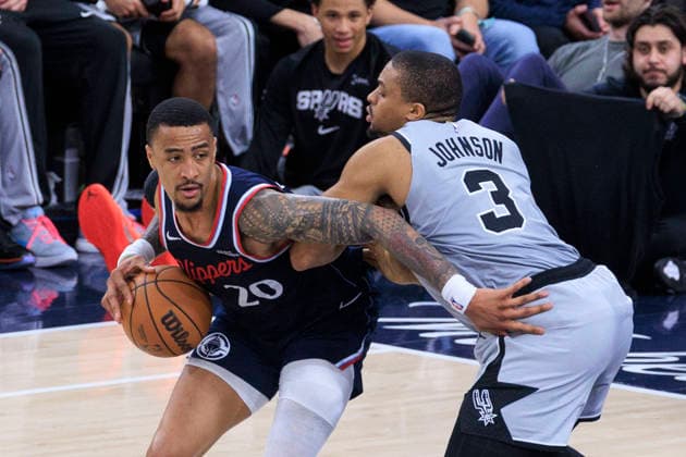 March 16, 2026, Inglewood, California, USA: John Collins 20 of the Los Angeles Clippers pushes past Keldon Johnson 3 of the San Antonio Spurs during their regular season NBA, Basketball Herren, USA game on Monday March 16, 2026 at Intuit Dome in Inglewood, California. Clippers lose to Spurs, 119-115. ARIANA RUIZ PI Inglewood USA - ZUMAp124 20260316_zaa_p124_042 Copyright: xArianaxRuizx