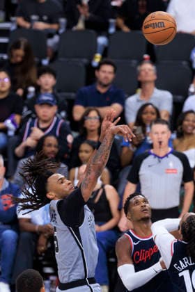 March 16, 2026, Inglewood, California, USA: Stephon Castle 5 of the San Antonio Spurs makes a three point shot attempt during their regular season NBA, Basketball Herren, USA game against the Los Angeles Clippers on Monday March 16, 2026 at Intuit Dome in Inglewood, California. Clippers lose to Spurs, 119-115. ARIANA RUIZ PI Inglewood USA - ZUMAp124 20260316_zaa_p124_045 Copyright: xArianaxRuizx