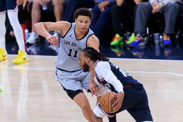 March 16, 2026, Inglewood, California, USA: Darius Garland 10 of the Los Angeles Clippers drives as Carter Bryant 11 of the San Antonio Spurs defends during their regular season NBA, Basketball Herren, USA game on Monday March 16, 2026 at Intuit Dome in Inglewood, California. Clippers lose to Spurs, 119-115. ARIANA RUIZ PI Inglewood USA - ZUMAp124 20260316_zaa_p124_052 Copyright: xArianaxRuizx