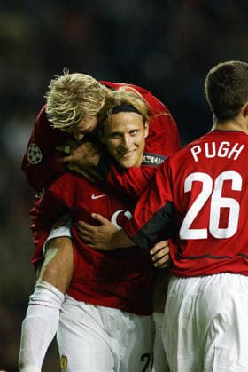 Manchester United, ManU V Maccabi Haifa, UEFA Champions League Group F Diego Forlan of Manchester United, David Beckham of Manchester United and Danny Pugh of Manchester United celebrate during the UEFA Champions League Group F match between Manchester United and Maccabi Haifa at Old Trafford on September 18, 2002 in Manchester, England. Manchester Old Trafford England United Kingdom Copyright: xAllstarxPicturexLibraryxLtdx