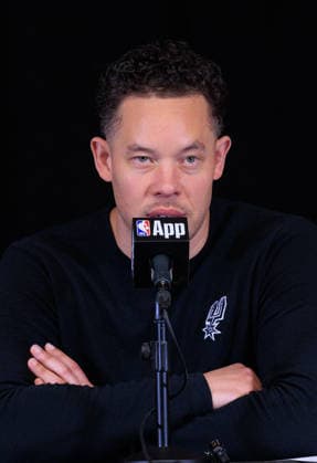 March 16, 2026, Inglewood, California, USA: Head coach, Mitch Johnson of the San Antonio Spurs attends a press conference, PK, Pressekonferenz after winning a regular season NBA, Basketball Herren, USA game against the Los Angeles Clippers on Monday March 16, 2026 at Intuit Dome Arena in Inglewood, California. JAVIER ROJAS PI Inglewood USA - ZUMAp124 20260316_zaa_p124_098 Copyright: xJavierxRojasx