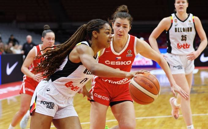 Belgium s Alicia Courthiau and Czech Julie Pospisilova fight for the ball during a basket game between Belgium s national team, Nationalteam Belgian Cats and Czech Republic, in Wuhan, China, on Tuesday 17 March 2026, the fifth game (out of 5) of the qualifications phase for the World Cup Basket tournament. NIKOLAxKRSTIC  x167817033x