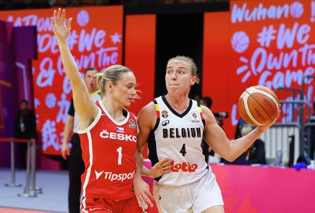 Czech Katerina Zeithammerova and Belgium s Elise Ramette fight for the ball during a basket game between Belgium s national team, Nationalteam Belgian Cats and Czech Republic, in Wuhan, China, on Tuesday 17 March 2026, the fifth game (out of 5) of the qualifications phase for the World Cup Basket tournament. NIKOLAxKRSTIC  x167817343x