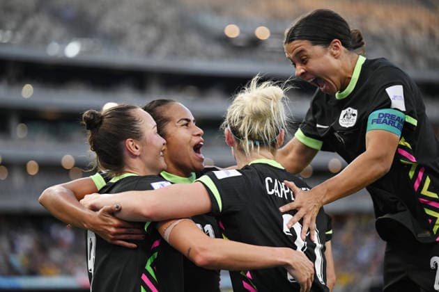 SOCCER ASIAN CUP WOMEN MATILDAS CHINA, Samantha Kerr of Australia celebrates Caitlin Foord ™s goal along with Mary Fowler and Ellie Carpenter during the AFC Women s Asian Cup Semi Final 1 match between Australia and China at Optus Stadium in Perth, Tuesday, March 17, 2026. ( NO ARCHIVING, EDITORIAL USE ONLY Perth Western Australia Australia  Copyright: xDeanxLewinsx 20260317121921069589