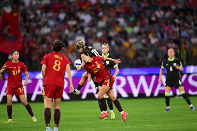 SOCCER ASIAN CUP WOMEN MATILDAS CHINA, Katrina Gorry of Australia and Zhang Rui of Chinaduring the AFC Women s Asian Cup Semi Final 1 match between Australia and China at Optus Stadium in Perth, Tuesday, March 17, 2026. ( NO ARCHIVING, EDITORIAL USE ONLY Perth Western Australia Australia  Copyright: xDeanxLewinsx 20260317143739502400