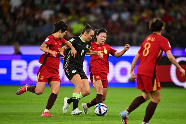 SOCCER ASIAN CUP WOMEN MATILDAS CHINA, Caitlin Foord of Australia comes under pressure from Zhang Rui and Wang Aifang of China during the AFC Women s Asian Cup Semi Final 1 match between Australia and China at Optus Stadium in Perth, Tuesday, March 17, 2026. ( NO ARCHIVING, EDITORIAL USE ONLY Perth Western Australia Australia  Copyright: xDeanxLewinsx 20260317164503468603
