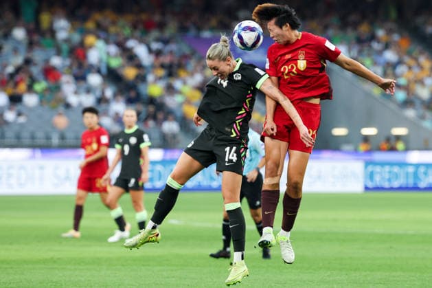 PERTH, AUSTRALIA - MARCH 17: Alanna Kennedy 14 of Australia and Shao Ziqin 23 of China head the ball during the AFC Women s Asian Cup Australia 2026 Semifinal match between Australia and China at Perth Stadium on March 17, 2026 in Perth, Australia.  Copyright: xWuxZhizhaox 111628859089