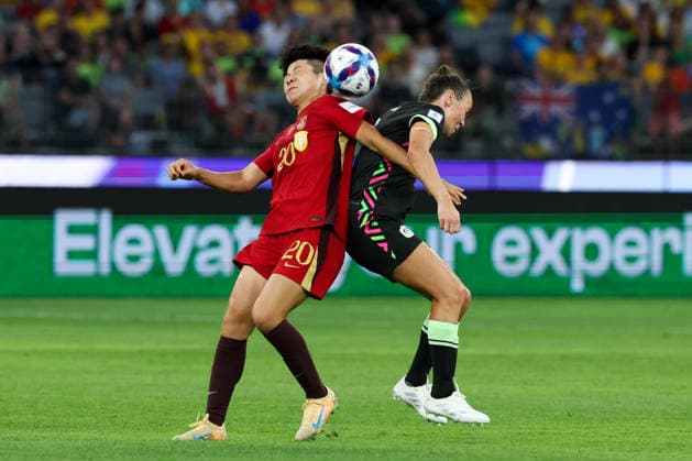 PERTH, AUSTRALIA - MARCH 17: Zhang Chengxue 20 of China controls the ball during the AFC Women s Asian Cup Australia 2026 Semifinal match between Australia and China at Perth Stadium on March 17, 2026 in Perth, Australia.  Copyright: xWuxZhizhaox 111628864353