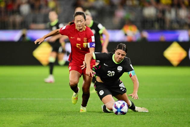 SOCCER ASIAN CUP WOMEN MATILDAS CHINA, Samantha Kerr of Australia is awarded a penalty for this tackle by Wu Haiyan of China during the AFC Women s Asian Cup Semi Final 1 match between Australia and China at Optus Stadium in Perth, Tuesday, March 17, 2026. ( NO ARCHIVING, EDITORIAL USE ONLY Perth Western Australia Australia  Copyright: xDeanxLewinsx 20260317174627959180