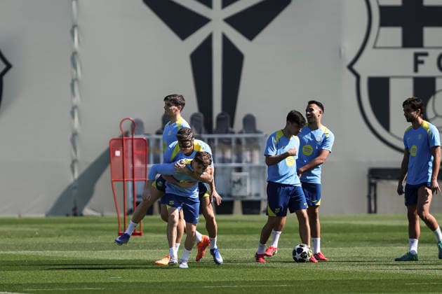 March 17, 2026, Sant Joan Despi, Barcelona, SPAIN: Gavi and Robert Lewandowski during the training day of FC Barcelona, Barca ahead UEFA Champions League 2025 26, football match against Newcastle United at Ciutat Esportiva Joan Gamper on March 17, 2026 in Sant Joan Despi, Barcelona, Spain. Sant Joan Despi SPAIN - ZUMAa181 20260317_zaa_a181_004 Copyright: xJavierxBorregox