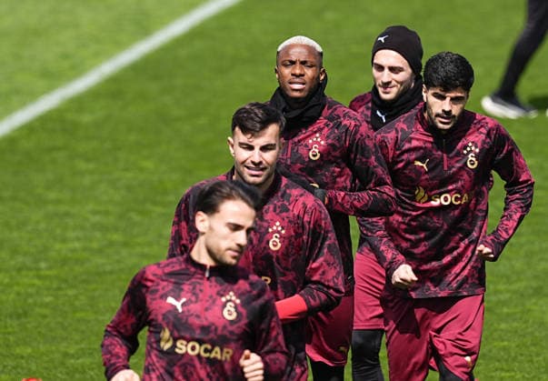 Ahead of Liverpool v Galatasaray - UEFA Champions League ISTANBUL, TURKIYE - MARCH 17: Victor Osimhen (R), Yunus Akgun (L) , Abdulkerim Bardakci (C) and Eren Elmali (R) of Galatasaray take part in the training session at Metin Oktay Facilities ahead of their UEFA Champions League last 16 away match against Liverpool, in Istanbul, Turkiye on March 17, 2026. Esra Bilgin Anadolu Istanbul Turkey. Editorial use only. Please get in touch for any other usage.  Copyright: x2026xAnadoluxEsraxBilginx