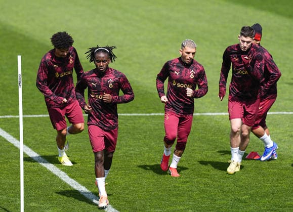 Ahead of Liverpool v Galatasaray - UEFA Champions League ISTANBUL, TURKIYE - MARCH 17: Renato Nhaga (2nd L), and Lucas Torreira (3rd L) of Galatasaray take part in the training session at Metin Oktay Facilities ahead of their UEFA Champions League last 16 away match against Liverpool, in Istanbul, Turkiye on March 17, 2026. Esra Bilgin Anadolu Istanbul Turkey. Editorial use only. Please get in touch for any other usage.  Copyright: x2026xAnadoluxEsraxBilginx