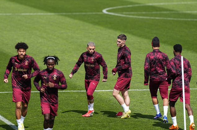 Ahead of Liverpool v Galatasaray - UEFA Champions League ISTANBUL, TURKIYE - MARCH 17: Renato Nhaga (2nd L), and Lucas Torreira (3rd L) of Galatasaray take part in the training session at Metin Oktay Facilities ahead of their UEFA Champions League last 16 away match against Liverpool, in Istanbul, Turkiye on March 17, 2026. Esra Bilgin Anadolu Istanbul Turkey. Editorial use only. Please get in touch for any other usage.  Copyright: x2026xAnadoluxEsraxBilginx