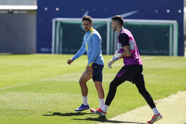March 17, 2026, Sant Joan Despi, Barcelona, SPAIN: Roony Bardghji and Joan Garcia during the training day of FC Barcelona, Barca ahead UEFA Champions League 2025 26, football match against Newcastle United at Ciutat Esportiva Joan Gamper on March 17, 2026 in Sant Joan Despi, Barcelona, Spain. Sant Joan Despi SPAIN - ZUMAa181 20260317_zaa_a181_021 Copyright: xJavierxBorregox