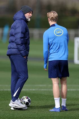 Tottenham Training 17. März 2026, Enfield Tottenham Hotspur Training Tottenham Hotspur Manager Igor Tudor spricht mit Lucas Bergvall Foto Charlotte Wilson Abseits Enfield UK  Copyright: xCharlottexWilsonx xOffsidexOffside