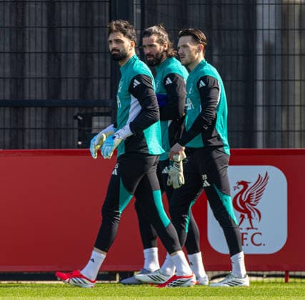 Football - UEFA Champions League - Round of 16 - 2nd Leg - Liverpool FC v Galatasaray A.Åž. - MD-1 LIVERPOOL, ENGLAND - Tuesday, March 17, 2026: Liverpool s goalkeepers Giorgi Mamardashvili, Alisson Becker and Freddie Woodman during a training session at the AXA Training Centre ahead of the UEFA Champions League Round of 16 2nd Leg match between Liverpool FC and Galatasaray A.Åž. (Photo by David Rawcliffe Propaganda) LIVERPOOL AXA Training Centre MERSEYSIDE ENGLAND  Copyright: xDavidxRawcliffex P2026-03-17-Liverpool_Galatasaray_MD-1-11