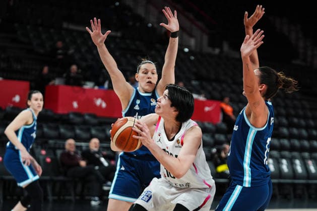 Japan v Argentina - FIBA Women’s World Cup Qualifiers in Istanbul ISTANBUL, TURKIYE - MARCH 17: Ramu Tokashiki (C) of Japan and Florencia Chagas (R) of Argentina battle for the ball during the FIBA Women’s World Cup Qualifiers Group C match between Japan and Argentina at the Turkcell Basketball Development Center in Istanbul, Turkiye on March 17, 2026. Hakan Akgun Anadolu Istanbul Turkey. Editorial use only. Please get in touch for any other usage.  Copyright: x2026xAnadoluxHakanxAkgunx