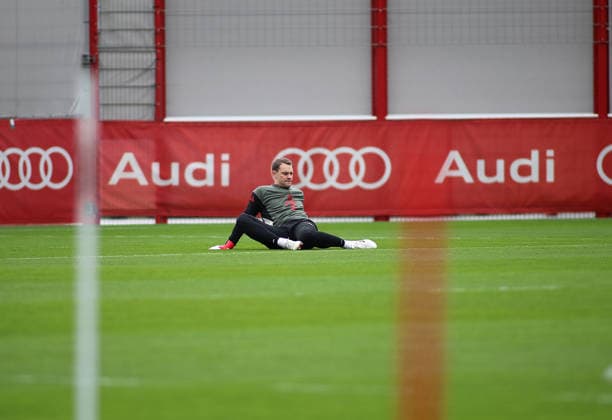 Football, Men, Champions League, Season 2025 2026, FC Bayern Munich, Final training Manuel Neuer FC Bayern Munich sitting during goalkeeper training