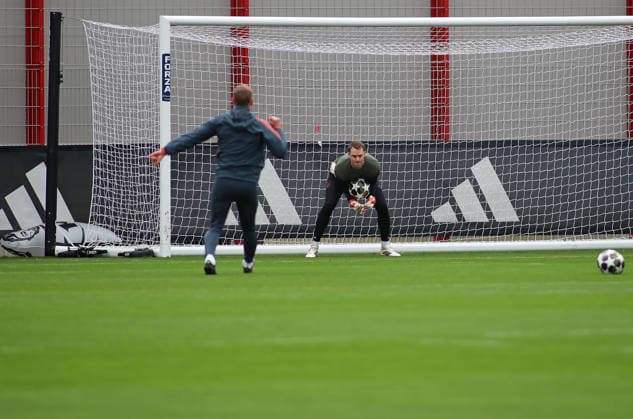 Football, Men, Champions League, Season 2025 2026, FC Bayern Munich, Final training Manuel Neuer FC Bayern Munich during goalkeeper training