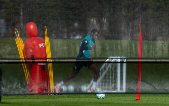 Football - UEFA Champions League - Round of 16 - 2nd Leg - Liverpool FC v Galatasaray A.Åž. - MD-1 LIVERPOOL, ENGLAND - Tuesday, March 17, 2026: Liverpool s Alexander Isak during a training session at the AXA Training Centre ahead of the UEFA Champions League Round of 16 2nd Leg match between Liverpool FC and Galatasaray A.Åž. (Photo by David Rawcliffe Propaganda) LIVERPOOL AXA Training Centre MERSEYSIDE ENGLAND  Copyright: xDavidxRawcliffex P2026-03-17-Liverpool_Galatasaray_MD-1-20
