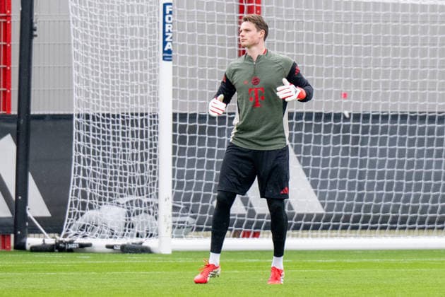 Jonas Urbig 40 FC Bayern Muenchen , final training before the UEFA Champions League match against Atalanta Bergamo, season 2025 2026 at Saebener Strasse 17 03 2026 DFB regulations prohibit any use of photographs as image sequences and or quasi video Muenchen Bayern Germany Copyright: xkolbert-press UlrichxGamelx