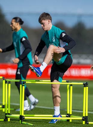 Football - UEFA Champions League - Round of 16 - 2nd Leg - Liverpool FC v Galatasaray A.Åž. - MD-1 LIVERPOOL, ENGLAND - Tuesday, March 17, 2026: Liverpool s Joe Bradshaw during a training session at the AXA Training Centre ahead of the UEFA Champions League Round of 16 2nd Leg match between Liverpool FC and Galatasaray A.Åž. (Photo by David Rawcliffe Propaganda) LIVERPOOL AXA Training Centre MERSEYSIDE ENGLAND  Copyright: xDavidxRawcliffex P2026-03-17-Liverpool_Galatasaray_MD-1-45