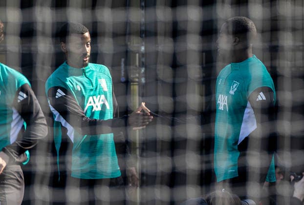 Football - UEFA Champions League - Round of 16 - 2nd Leg - Liverpool FC v Galatasaray A.Åž. - MD-1 LIVERPOOL, ENGLAND - Tuesday, March 17, 2026: Liverpool s Alexander Isak (L) and Ibrahima KonatÃ during a training session at the AXA Training Centre ahead of the UEFA Champions League Round of 16 2nd Leg match between Liverpool FC and Galatasaray A.Åž. (Photo by David Rawcliffe Propaganda) LIVERPOOL AXA Training Centre MERSEYSIDE ENGLAND  Copyright: xDavidxRawcliffex P2026-03-17-Liverpool_Galatasaray_MD-1-48