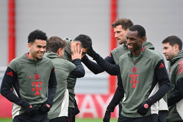 Looking forward to Bergamo from left Luis DIAZ Bayern Muenchen ,Tom BISCHOF Bayern Muenchen ,Aleksandar PAVLOVIC Bayern Muenchen ,Leon GORETZKA Bayern Muenchen ,Nicolas JACKSON Bayern Muenchen ,Raphael GUERREIRO Bayern Muenchen , Final training on 17 03 2026 Football Champions League,Season 2025 26, Round of 16 FC Bayern Muenchen Atalanta Bergamo on 18 03 2026