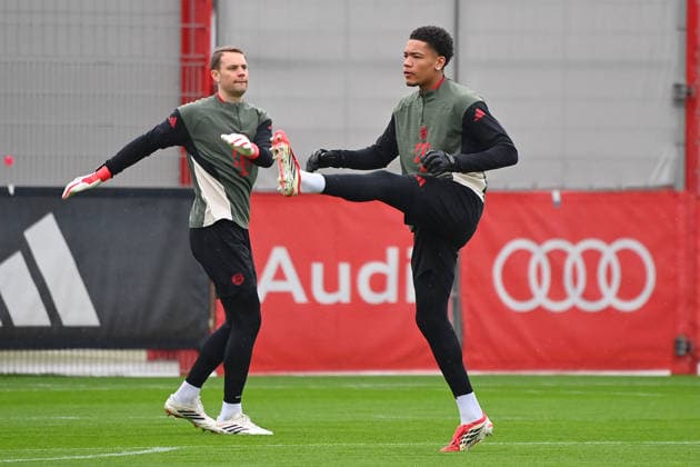 Leonard PRESCOTT, left Manuel NEW goalkeeper Bayern Muenchen , action, final training on 17 03 2026 Soccer Champions League,season 2025 26, round of 16 FC Bayern Muenchen Atalanta Bergamo on 18 03 2026