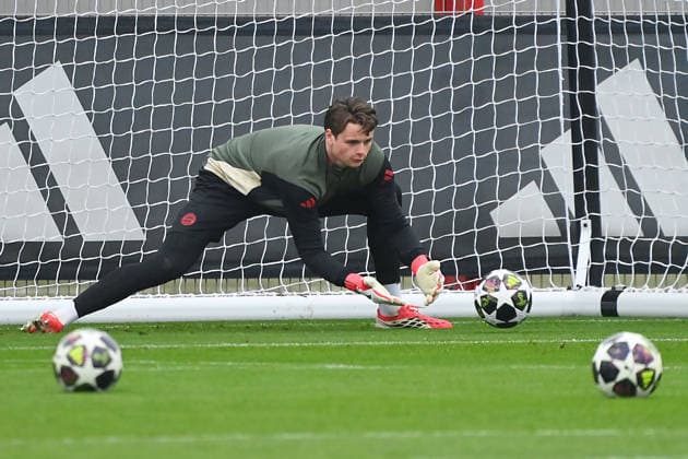 Goalkeeper Jonas URBIG Bayern Muenchen , action, final training on 17 03 2026 Soccer Champions League,season 2025 26, round of 16 FC Bayern Muenchen Atalanta Bergamo on 18 03 2026