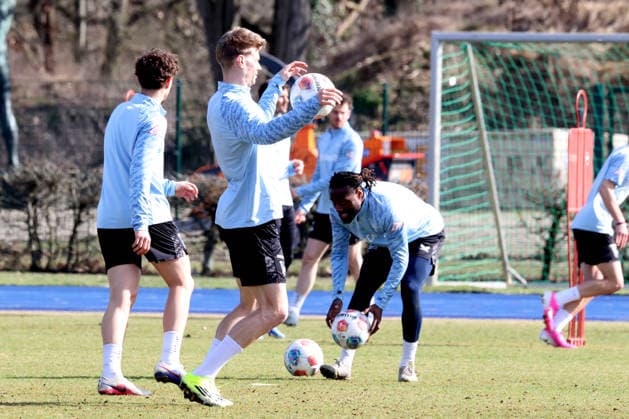 DEU, DFL, 2 FBL Hertha BSC, Training, 17 03 2026, Hanns Braun Stadion, Berlin, DEU, DFL, 2 FBL Hertha BSC, Training, in picture Luca Schuler Hertha BSC Berlin 18 Deyovaisio Zeefuik Hertha BSC Berlin 42 DFL regulations prohibit any use of Photographs as image sequences and or quasi video nordphotoxGmbHx xEngler nph00076