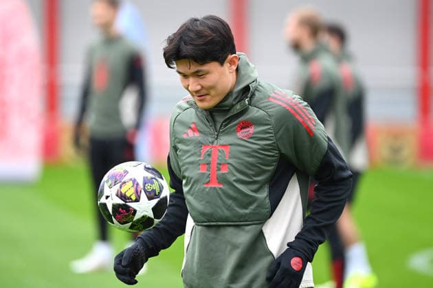 Minjae KIM FC Bayern Muenchen on the ball, action,single image,cropped single motif,half figure,half figure final training on 17 03 2026 Soccer Champions League,season 2025 26, round of 16 FC Bayern Muenchen Atalanta Bergamo on 18 03 2026