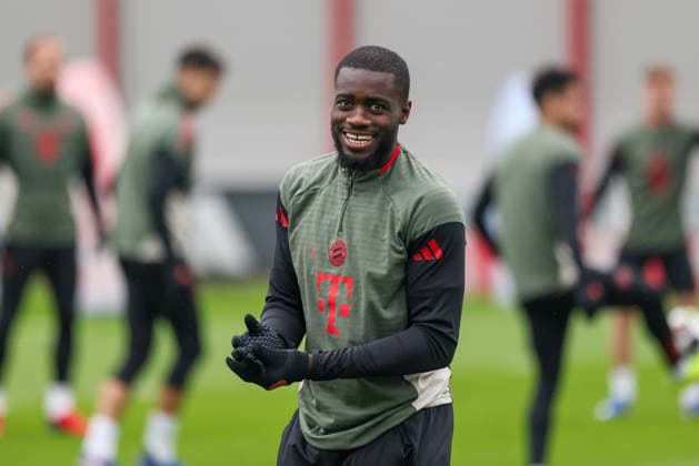 Dayot Upamecano FC Bayern Muenchen, 02 laughs, is in a good mood, GER, final training, FC Bayern Muenchen, football, UEFA Champions League, round of 16, second leg, 2025 2026 season, 17 03 2026, GER, final training, FC Bayern Muenchen, football, UEFA Champions League, round of 16, second leg, 2025 2026 season, 17 03 2026 Muenchen Copyright: xEibner-Pressefoto JennixMaulx EP_JML