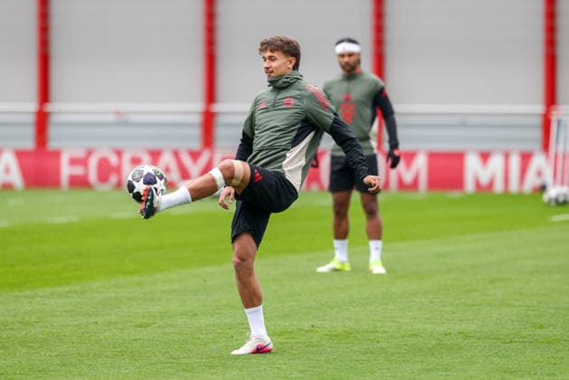 Tom Bischof FC Bayern Muenchen, 20 with ball, GER, final training, FC Bayern Muenchen, football, UEFA Champions League, round of 16, second leg, 2025 2026 season, 17 03 2026, GER, final training, FC Bayern Muenchen, football, UEFA Champions League, round of 16, second leg, 2025 2026 season, 17 03 2026 Muenchen Copyright: xEibner-Pressefoto JennixMaulx EP_JML
