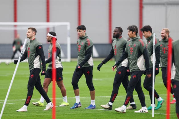 Josip Stanisic FC Bayern Muenchen, 44 with Serge Gnabry FC Bayern Muenchen, 07 and Aleksandar Pavlovic FC Bayern Muenchen, 45 , with Dayot Upamecano FC Bayern Muenchen, 02 and Hiroki Ito FC Bayern Muenchen, 21 , with Minjae Kim FC Bayern Muenchen, 03 and Konrad Laimer FC Bayern Muenchen, 27 , GER, Final training, FC Bayern Muenchen, Football, UEFA Champions League, Round of 16, second leg, 2025 2026 season, 17 03 2026, GER, Final training, FC Bayern Muenchen, Football, UEFA Champions League, Round of 16, second leg, 2025 2026 season, 17 03 2026 Muenchen Copyright: xEibner-Pressefoto JennixMaulx EP_JML